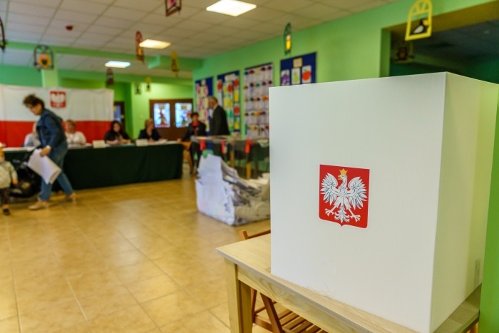 Poland: Government should not proceed with rushed postal election during Coronavirus lockdown
