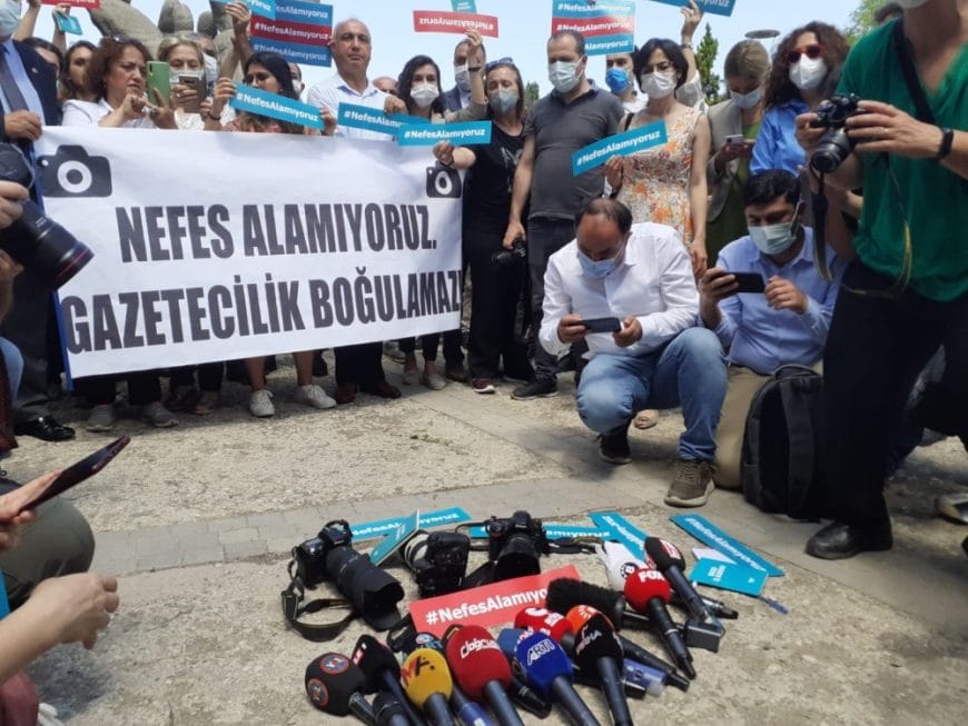 Türkiye: “Yalan haber” ve “yabancı fonlu” haber mecraları ile ilgili yeni düzenleme önerisi büyük endişe yaratıyor - Media