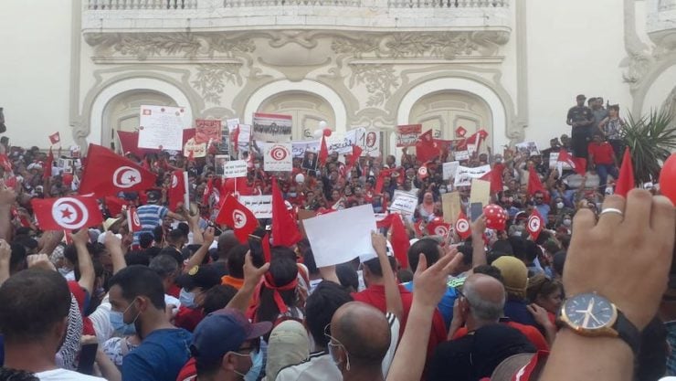 تونس: محتجون يعتدون على صحفيين/ات أثناء تغطيتهم لمظاهرات