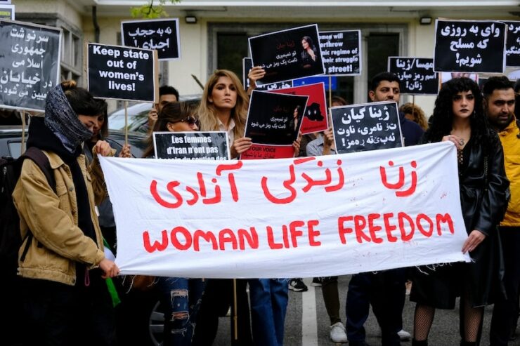 ما با زنان و معترضان ایرانی اعلام همبستگی می‌کنیم